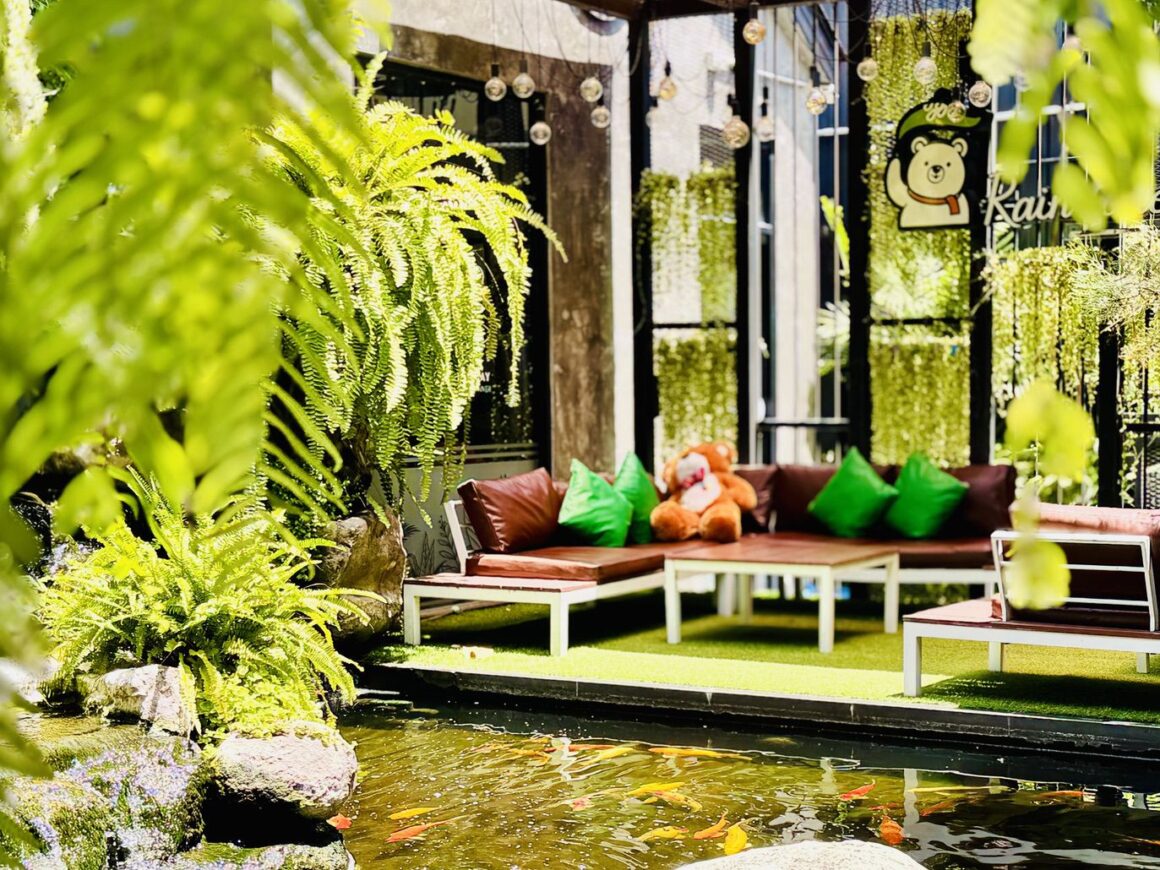 Rain Forest Cafe Pond 2